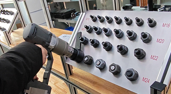 汉普扭剪扳手拆卸螺栓