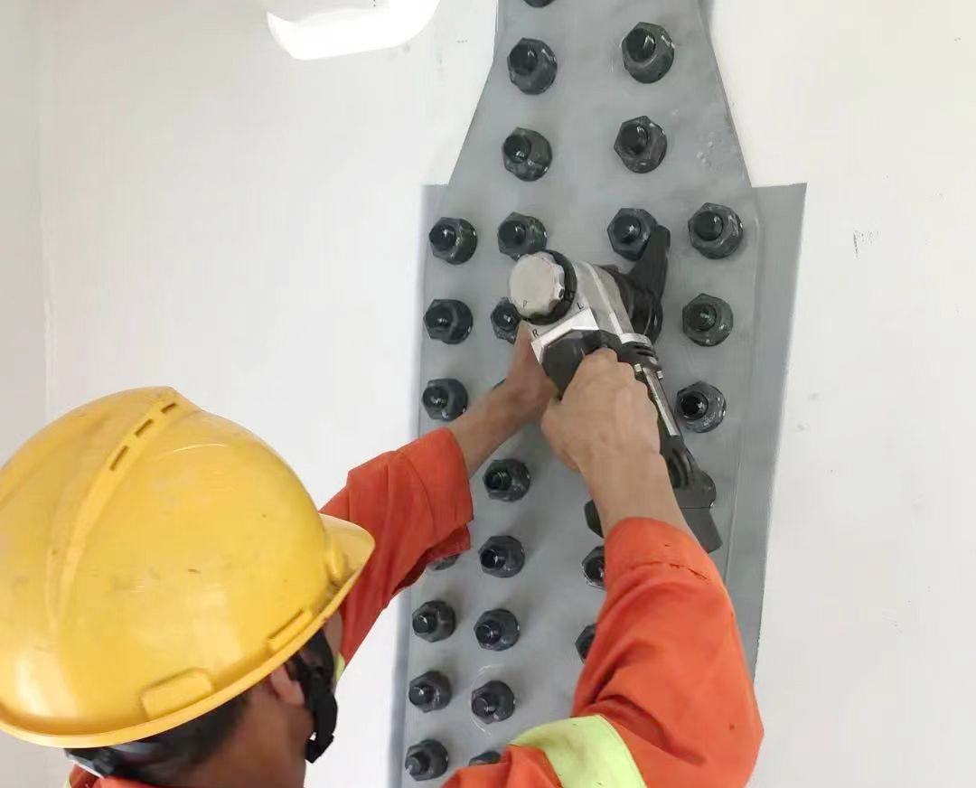 汉普电动扭力扳手在重庆白居寺大桥紧固螺栓