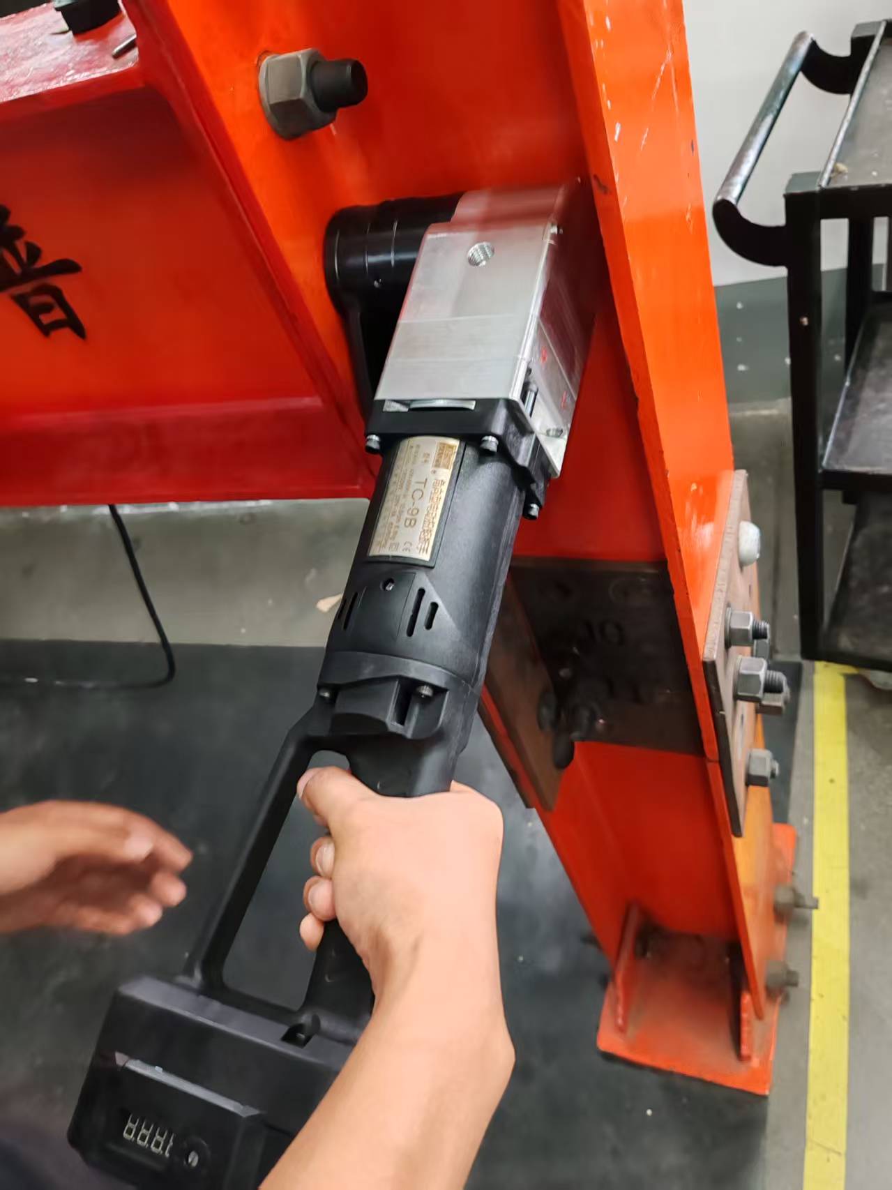 直角电动扭矩扳手