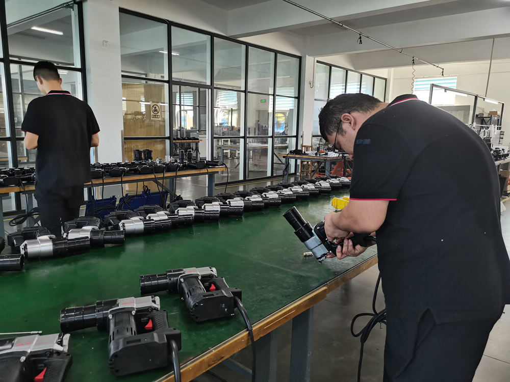 山东汉普初终紧电动扭剪扳手组装